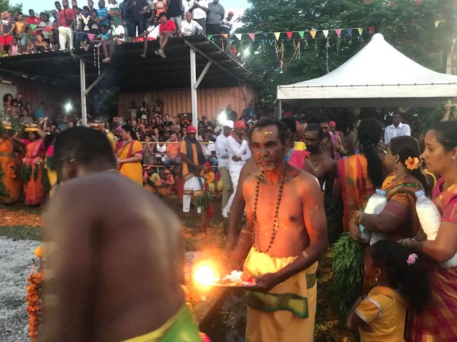 MARCHE SUR LE FEU 2018 AU TEMPLE DRAUPADI MAISON ROUGE DE ST-LOUIS 