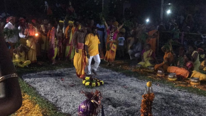 MARCHE SUR LE FEU 2018 AU TEMPLE DRAUPADI MAISON ROUGE DE ST-LOUIS 