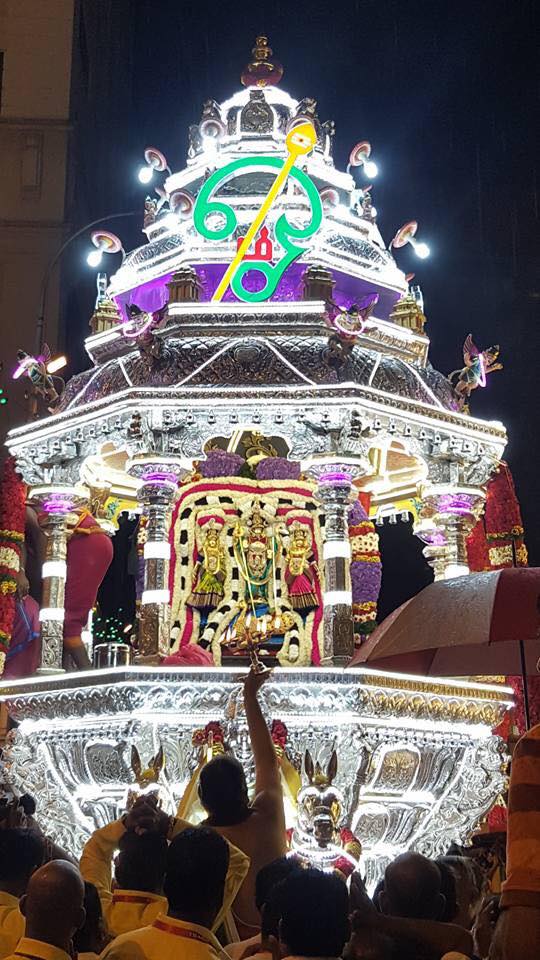 TAÏ POOSAM KÂVADI 2018 AU TEMPLE SRI SUBRAMANIAR BATU CAVES EN MALAISIE 