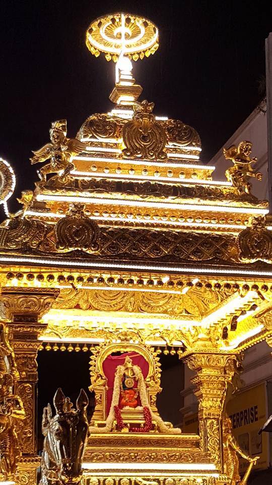 TAÏ POOSAM KÂVADI 2018 AU TEMPLE SRI SUBRAMANIAR BATU CAVES EN MALAISIE 