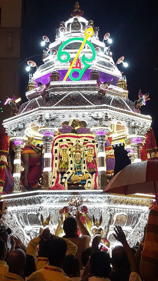 TAÏ POOSAM KÂVADI 2018 AU TEMPLE SRI SUBRAMANIAR BATU CAVES EN MALAISIE 