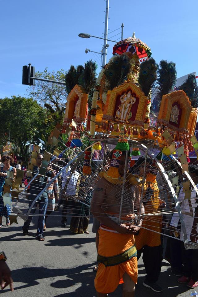 TAÏ POOSAM KÂVADI 2018 AU TEMPLE SRI SUBRAMANIAR BATU CAVES EN MALAISIE 