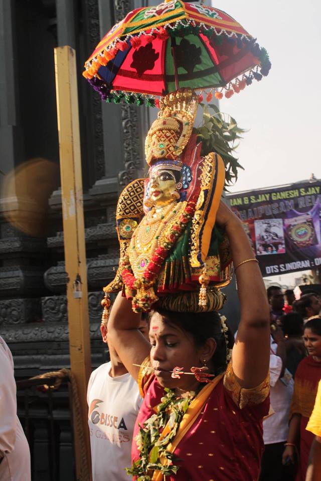 TAÏ POOSAM KÂVADI 2018 AU TEMPLE SRI SUBRAMANIAR BATU CAVES EN MALAISIE 