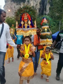 TAÏ POOSAM KÂVADI 2018 AU TEMPLE SRI SUBRAMANIAR BATU CAVES EN MALAISIE 