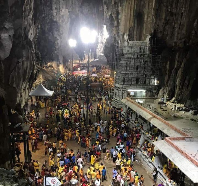 TAÏ POOSAM KÂVADI 2018 AU TEMPLE SRI SUBRAMANIAR BATU CAVES EN MALAISIE 