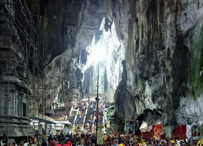 TAÏ POOSAM KÂVADI 2018 AU TEMPLE SRI SUBRAMANIAR BATU CAVES EN MALAISIE 