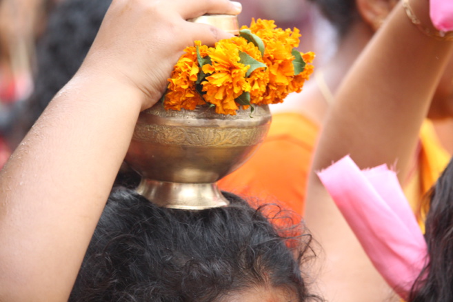 MARCHE SUR LE FEU AU TEMPLE FAMILIAL AMOUNY À ST-PIERRE 2018 MARCHE SUR LE FEU AU TEMPLE FAMILIAL AMOUNY À ST-PIERRE 2018