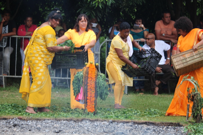 MARCHE SUR LE FEU AU TEMPLE FAMILIAL AMOUNY À ST-PIERRE 2018