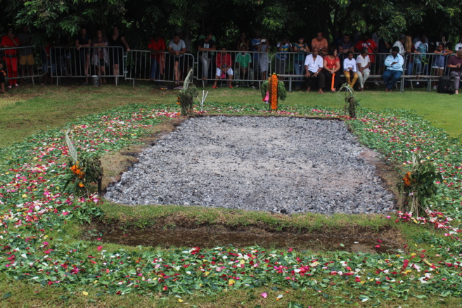 MARCHE SUR LE FEU AU TEMPLE FAMILIAL AMOUNY À ST-PIERRE 2018