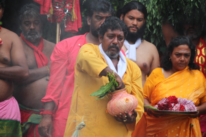 MARCHE SUR LE FEU AU TEMPLE FAMILIAL AMOUNY À ST-PIERRE 2018 MARCHE SUR LE FEU AU TEMPLE FAMILIAL AMOUNY À ST-PIERRE 2018