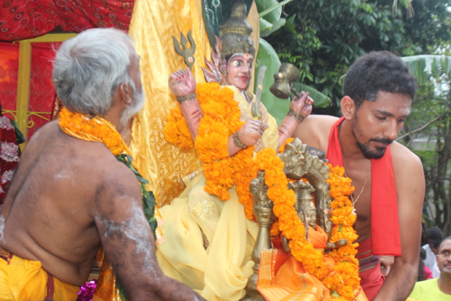 MARCHE SUR LE FEU AU TEMPLE FAMILIAL AMOUNY À ST-PIERRE 2018