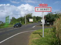 LA CHAPELLE ARDENTE DE ST-BENOÎT INTERDIT L'ENTRÉE D'UNE DÉPOUILLE MALBAR 