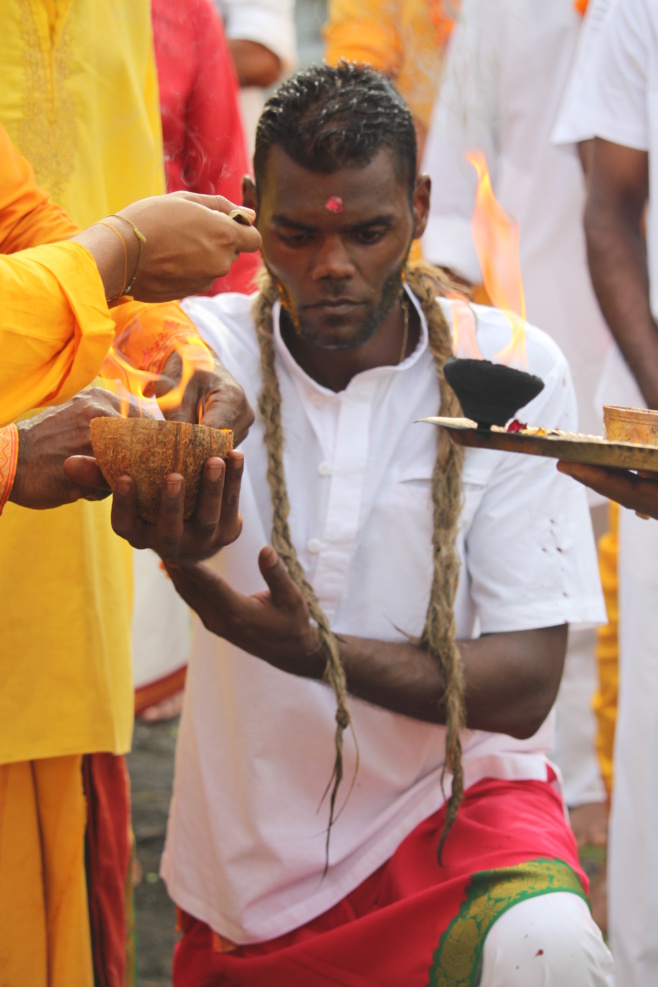 MARCHE SUR LE FEU AU TEMPLE GILLOT 2018