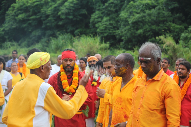 MARCHE SUR LE FEU AU TEMPLE GILLOT 2018