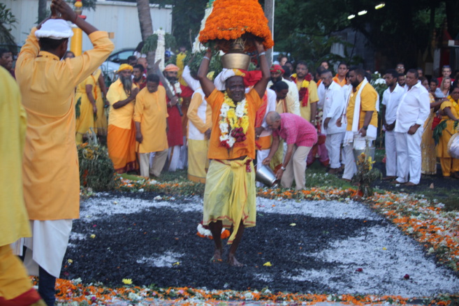 MARCHE SUR LE FEU AU TEMPLE GILLOT 2018