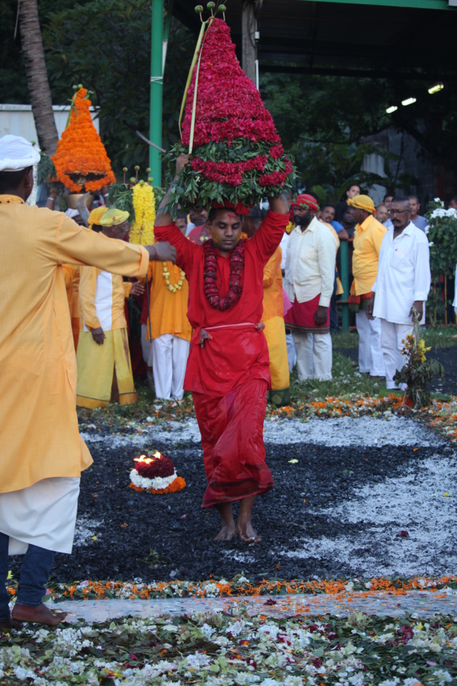 MARCHE SUR LE FEU AU TEMPLE GILLOT 2018
