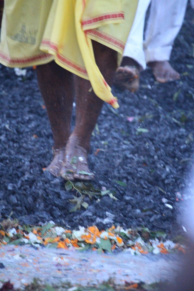 MARCHE SUR LE FEU AU TEMPLE GILLOT 2018