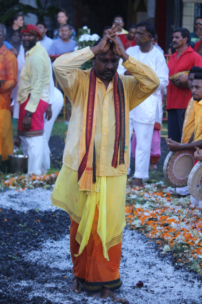 MARCHE SUR LE FEU AU TEMPLE GILLOT 2018