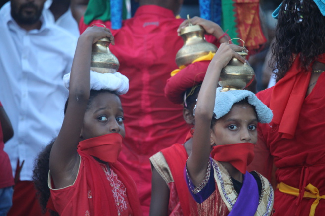 MARCHE SUR LE FEU 2018 AU TEMPLE KARLY PRIMAT DE SAINT-DENIS 