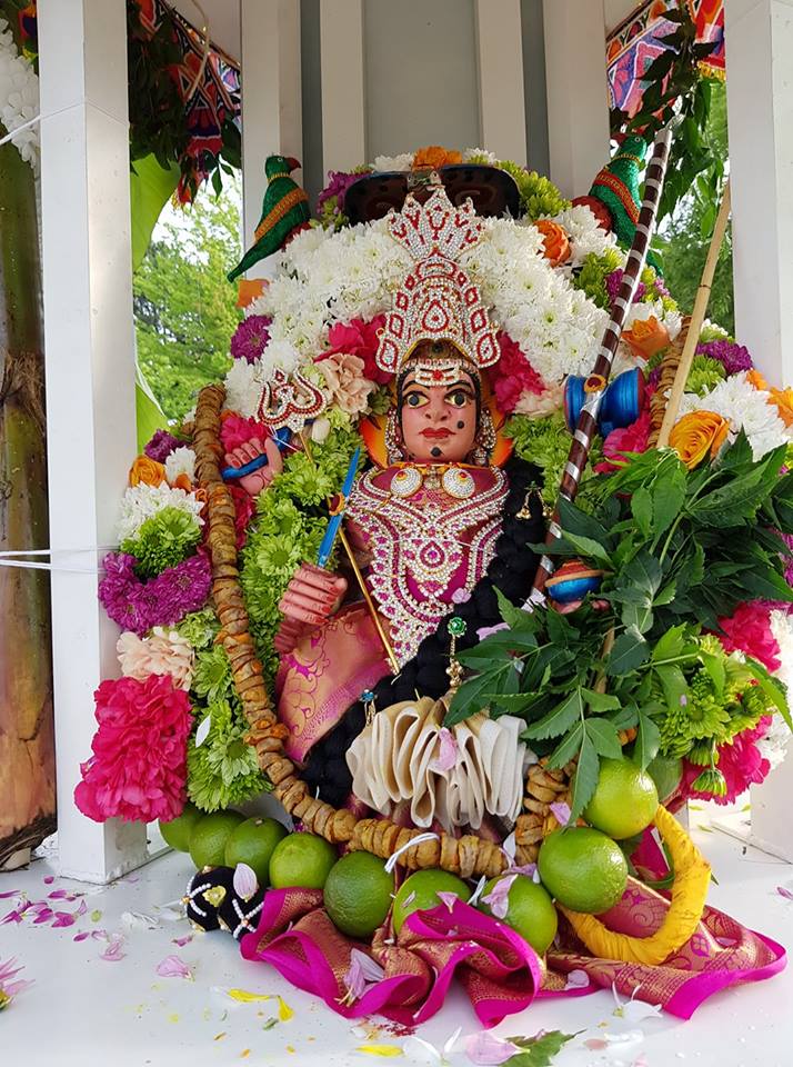 LE TEMPLE DE LYON FÊTE LA DÉESSE MARIAMMAN