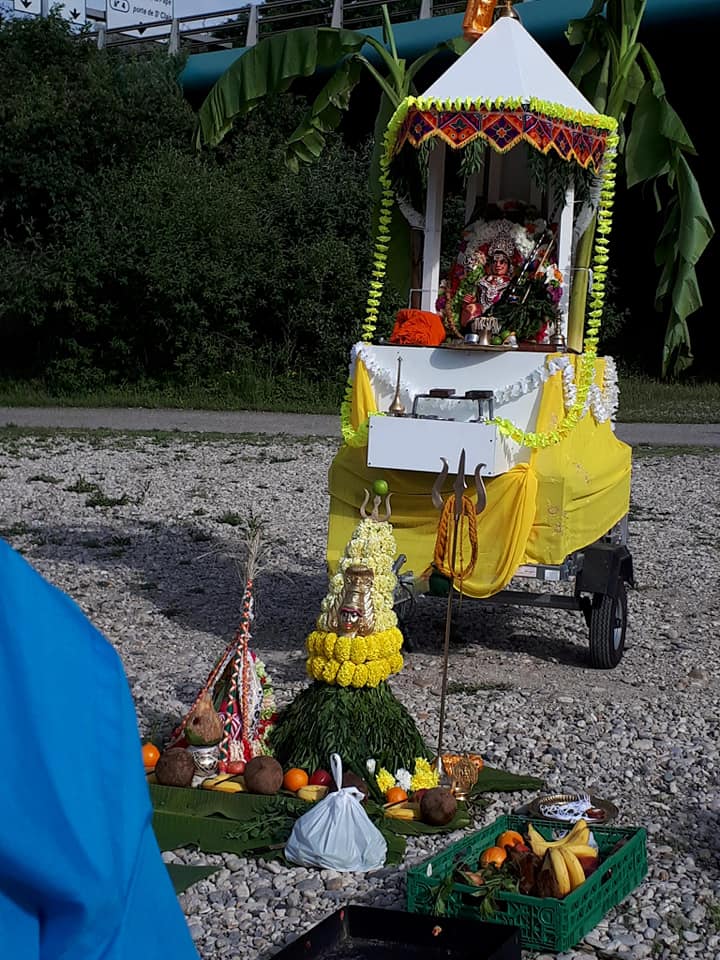 LE TEMPLE DE LYON FÊTE LA DÉESSE MARIAMMAN