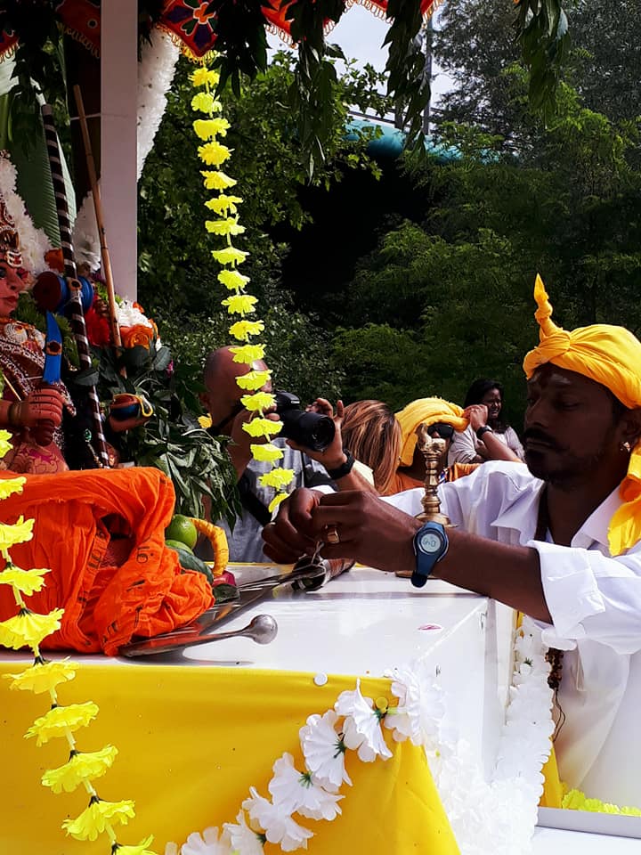 LE TEMPLE DE LYON FÊTE LA DÉESSE MARIAMMAN