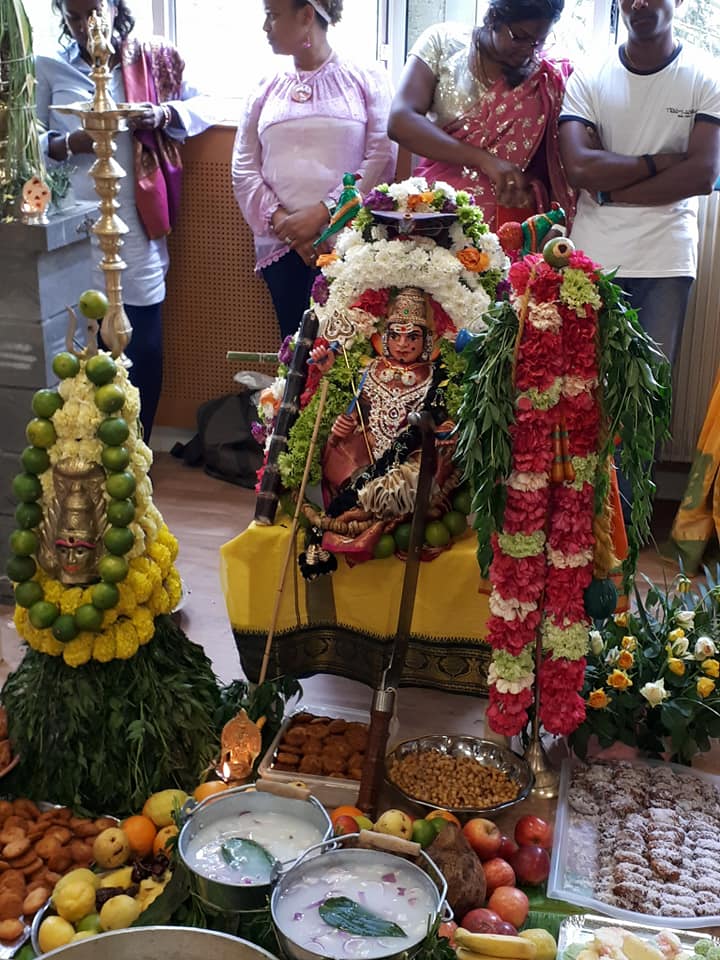 LE TEMPLE DE LYON FÊTE LA DÉESSE MARIAMMAN