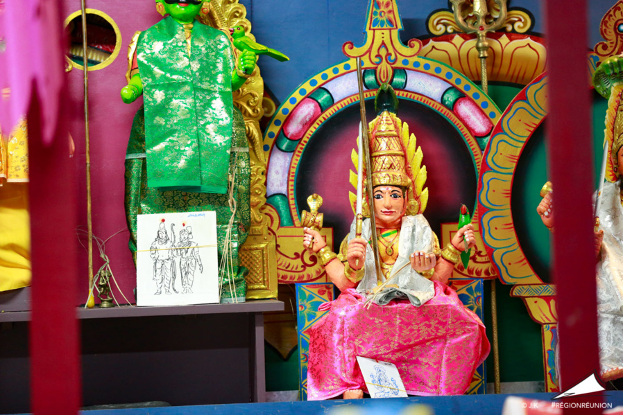 CONSÉCRATION DU TEMPLE MARIAMEN AU CHAUDRON : DIDIER ROBERT VISITE LE KOYIL CONSÉCRATION DU TEMPLE MARIAMEN AU CHAUDRON : DIDIER ROBERT VISITE LE KOYIL