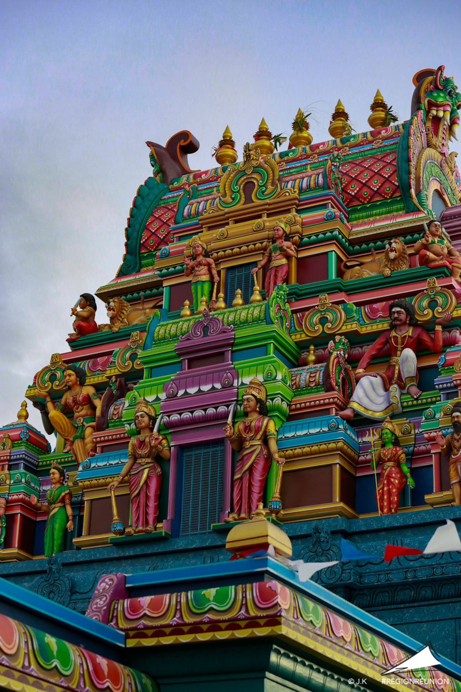 CONSÉCRATION DU TEMPLE MARIAMEN AU CHAUDRON : DIDIER ROBERT VISITE LE KOYIL CONSÉCRATION DU TEMPLE MARIAMEN AU CHAUDRON : DIDIER ROBERT VISITE LE KOYIL