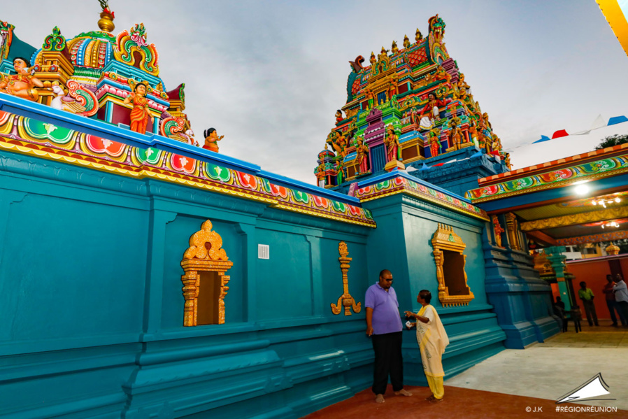 CONSÉCRATION DU TEMPLE MARIAMEN AU CHAUDRON : DIDIER ROBERT VISITE LE KOYIL CONSÉCRATION DU TEMPLE MARIAMEN AU CHAUDRON : DIDIER ROBERT VISITE LE KOYIL