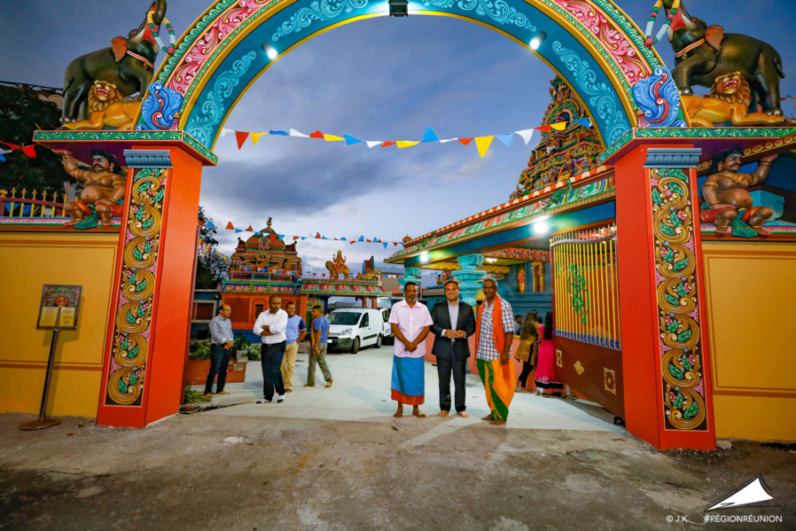 CONSÉCRATION DU TEMPLE MARIAMEN AU CHAUDRON : DIDIER ROBERT VISITE LE KOYIL CONSÉCRATION DU TEMPLE MARIAMEN AU CHAUDRON : DIDIER ROBERT VISITE LE KOYIL