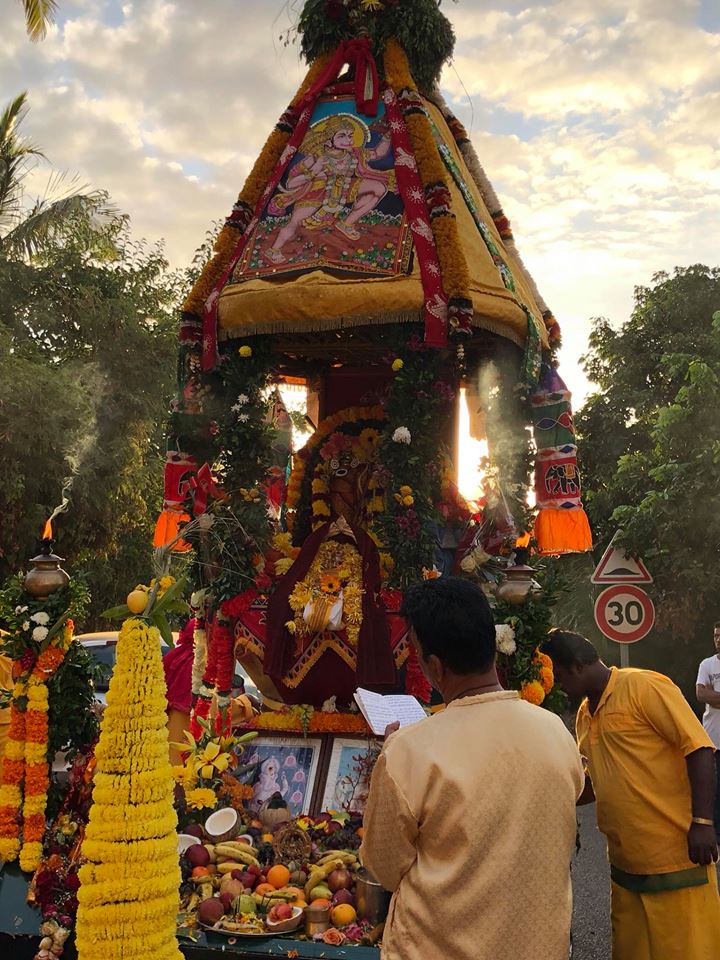 MARCHE SUR LE FEU 2018 AU TEMPLE VILLÈLE À SAINT-PAUL