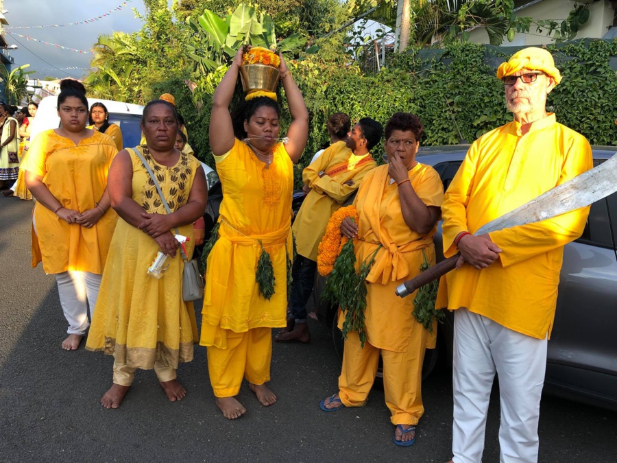 MARCHE SUR LE FEU 2018 AU TEMPLE VILLÈLE À SAINT-PAUL