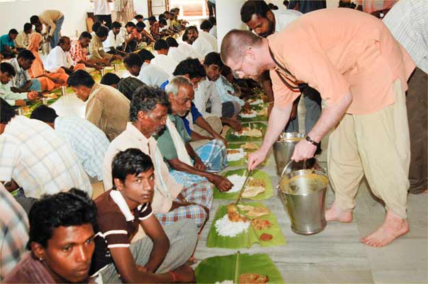 ANNADANAM : IMPORTANCE DU DON DE NOURRITURE DANS LA RELIGION HINDOUE ANNADANAM : IMPORTANCE DU DON DE NOURRITURE DANS LA RELIGION HINDOUE