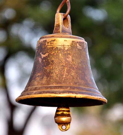 RÈGLES DE CLOCHE DANS UN TEMPLE : LE NOMBRE DE FOIS QU'UNE CLOCHE DEVRAIT ÊTRE SONNÉE RÈGLES DE CLOCHE DANS UN TEMPLE : LE NOMBRE DE FOIS QU'UNE CLOCHE DEVRAIT ÊTRE SONNÉE