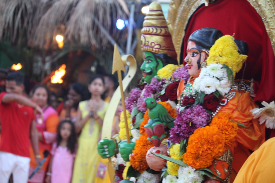 MARCHE SUR LE FEU EN L'HONNEUR DE LA DÉESSE PANDIALE AU TEMPLE PANDIALE PRIMAT 