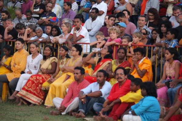 MARCHE SUR LE FEU 2019 AU TEMPLE GILLOT DE SAINTE-MARIE 