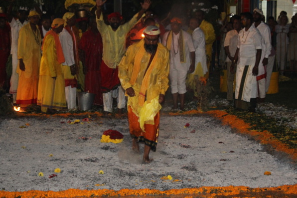 MARCHE SUR LE FEU 2019 AU TEMPLE GILLOT DE SAINTE-MARIE 