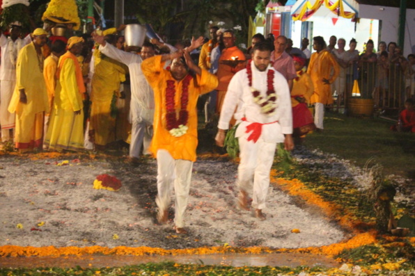 MARCHE SUR LE FEU 2019 AU TEMPLE GILLOT DE SAINTE-MARIE 
