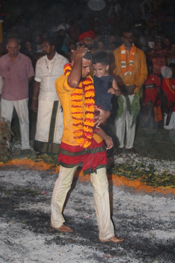 MARCHE SUR LE FEU 2019 AU TEMPLE GILLOT DE SAINTE-MARIE 