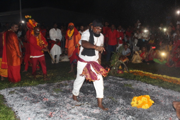 MARCHE SUR LE FEU 2019 À LA CHAPELLE KARLY PRIMAT DE SAINT-DENIS 