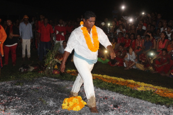 MARCHE SUR LE FEU 2019 À LA CHAPELLE KARLY PRIMAT DE SAINT-DENIS MARCHE SUR LE FEU 2019 À LA CHAPELLE KARLY PRIMAT DE SAINT-DENIS