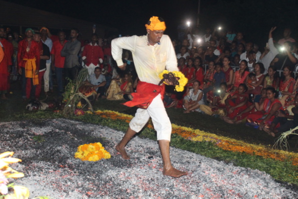MARCHE SUR LE FEU 2019 À LA CHAPELLE KARLY PRIMAT DE SAINT-DENIS MARCHE SUR LE FEU 2019 À LA CHAPELLE KARLY PRIMAT DE SAINT-DENIS