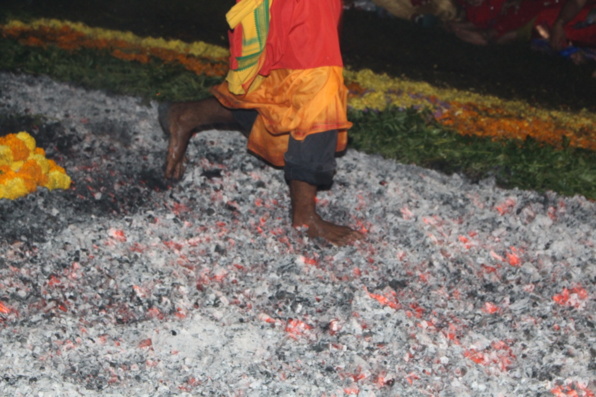 MARCHE SUR LE FEU 2019 À LA CHAPELLE KARLY PRIMAT DE SAINT-DENIS 