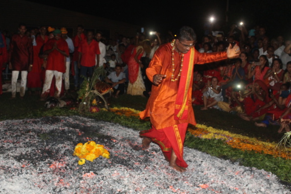 MARCHE SUR LE FEU 2019 À LA CHAPELLE KARLY PRIMAT DE SAINT-DENIS MARCHE SUR LE FEU 2019 À LA CHAPELLE KARLY PRIMAT DE SAINT-DENIS