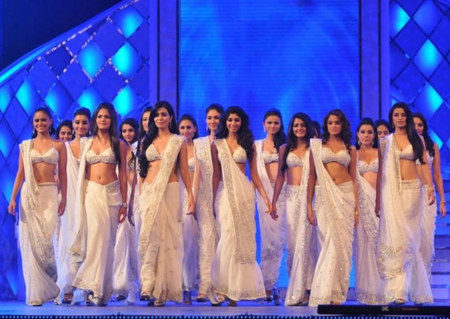 POURQUOI LES CANDIDATES AU CONCOURS MISS INDIA ONT TOUTES LA MÊME TÊTE