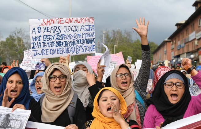 INDE : DEUX FEMMES TONDUES POUR AVOIR «RÉSISTÉ» À UNE TENTATIVE DE VIOL  INDE : DEUX FEMMES TONDUES POUR AVOIR «RÉSISTÉ» À UNE TENTATIVE DE VIOL