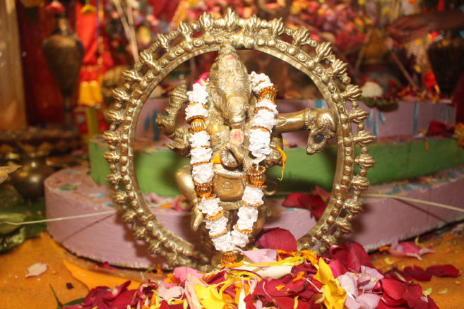 11EME FÊTE DÉDIÉE AU SEIGNEUR KRISHNA POUR LA MARCHE SUR LE FEU AU TEMPLE PANDIALE PRIMAT 