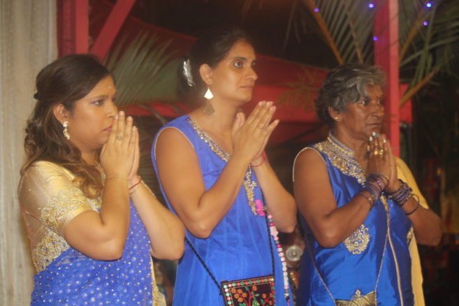 11EME FÊTE DÉDIÉE AU SEIGNEUR KRISHNA POUR LA MARCHE SUR LE FEU AU TEMPLE PANDIALE PRIMAT 
