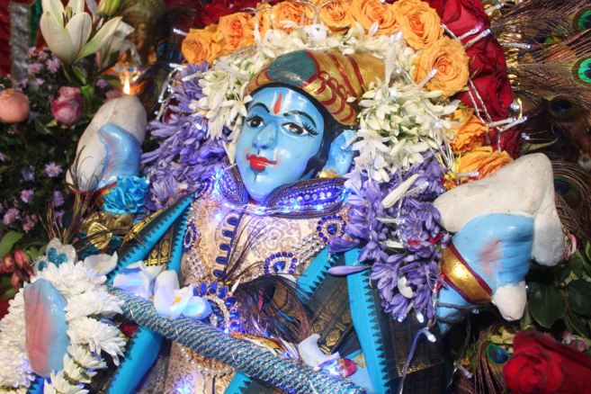 11EME FÊTE DÉDIÉE AU SEIGNEUR KRISHNA POUR LA MARCHE SUR LE FEU AU TEMPLE PANDIALE PRIMAT 